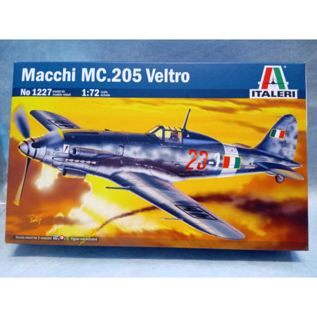 Italeri 1227 Macchi MC.205 Veltro 1:72 Model Kit Aereo Militare WW2 Nuovo