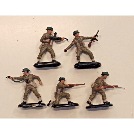 Britains Deetail – 5 soldatini inglesi WWII – base tonda metallo – Made in China