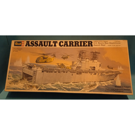 Assault Carrier USS Navy Plastic Model Kit Scala 1/720 Art H5000 Revell Vintage