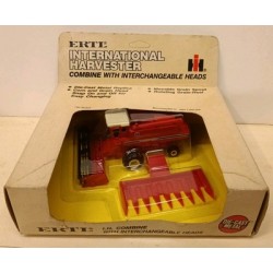 Mietitrebbia Harvester International Combine w 2 Heads ERTL - metal model 1/80