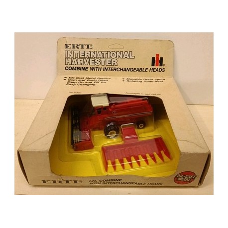 Mietitrebbia Harvester International Combine w 2 Heads ERTL - metal model 1/80