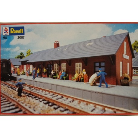 Stazione piccola in kit di montaggio - H0 in plastica REVELL 1/87 cod.2007
