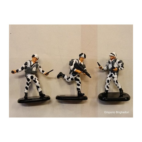 Britains Bundle TRE Soldati Inglesi '90 INVERNALI 1/32 Base in Metallo 1992 A