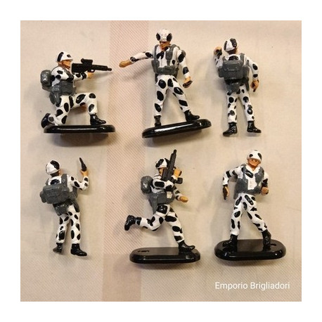 Britains Bundle SEI Soldati Inglesi '90 INVERNALI 1/32 Base in Metallo 1992 K