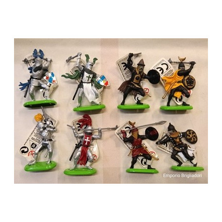 Britains Bundle 8 soldatini 4 Medievali e 4 Saraceni  1/32 Base in Metallo ('90)